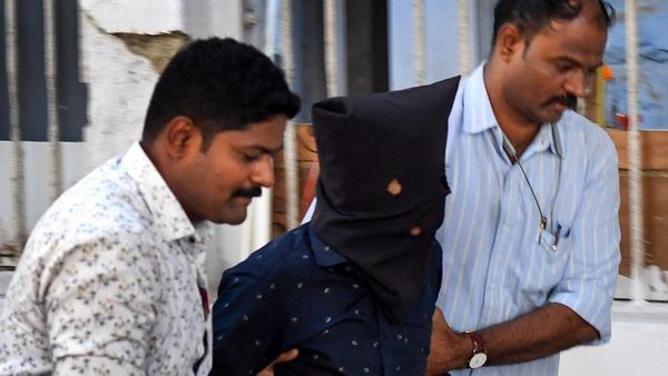 Saif Ali Khan Stabbing Case: Key Fingerprint Evidence Fails To Link Main Suspect To Scene?