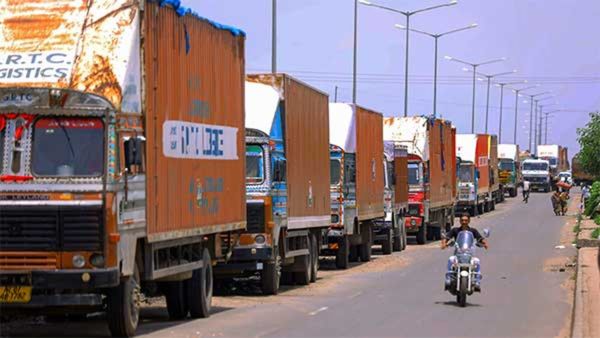Karnataka Lorry Strike: Truckers Likely to Halt Operations Next Week