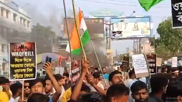 West Bengal: Waqf Protest Turns Violent, Cars Set On Fire, Stone Pelting At Police In Murshidabad