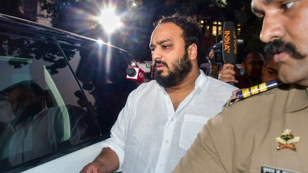 Baba Siddique's Son Zeeshan Receives Death Threat, ₹10 Crore Extortion Demand; Probe Launched