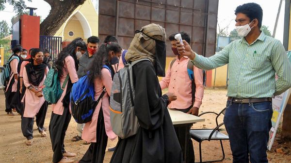 Karnataka COVID Advisory: Schools Asked to Grant Leave for Students Experiencing Cold and Fever