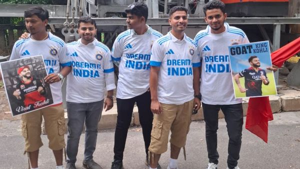  RCB vs KKR: Bengaluru Unites in White Jersey Tribute to Virat Kohli at Chinnaswamy Stadium