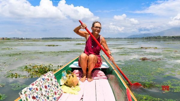 One Plastic Bottle at a Time: Dutch Woman’s Solo Crusade to Clean Kashmir’s Dal Lake