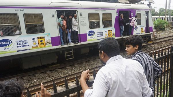 Maharashtra Train Tragedy: One Bag, One Sharp Turn Killed Four At Mumbra Station, Eyewitness Reveals