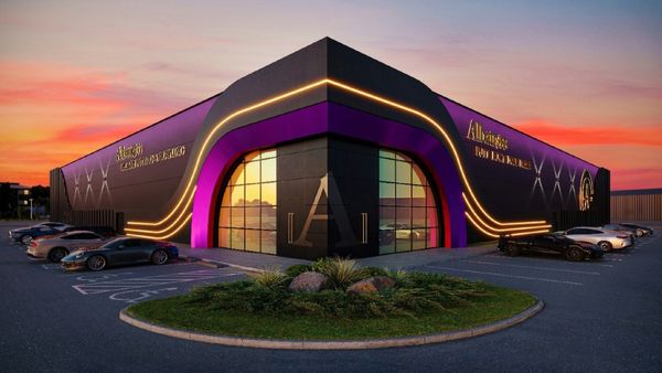 Albatross Launches in Style! World’s Largest Indoor-Themed Mini Putting & Luxury Bowling Destination Now Open