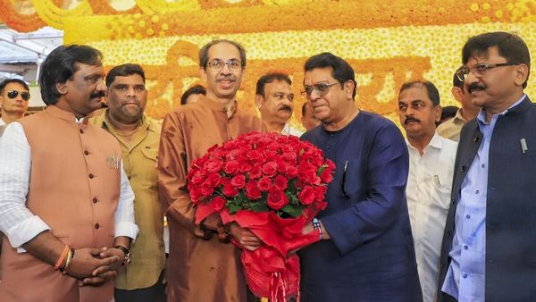 Raj Thackeray Enters Matoshree After 13 Years On Uddhav Thackeray's Birthday