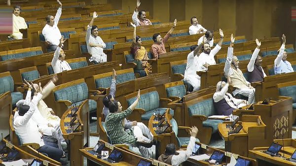 Govt To Bring Bills For Removal of PM, CMs Held On Serious Criminal Charges Today