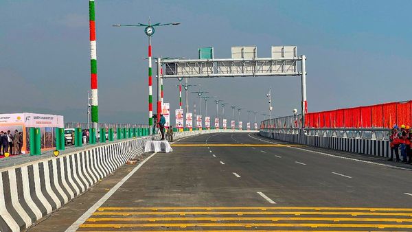 Maharashtra's New Initiative: Toll-Free Travel For Electric Vehicles On Atal Setu