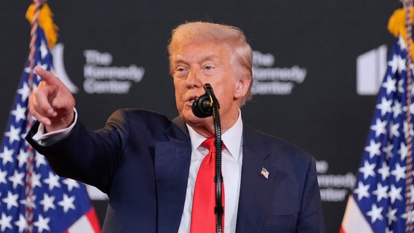 Social Media Death Rumours About Trump Dispelled By Golf Course Appearance