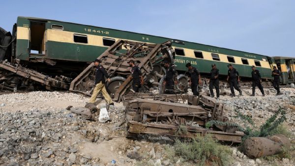 Pakistan: Passenger Train Derails In Punjab, 1 Dead, Many Injured