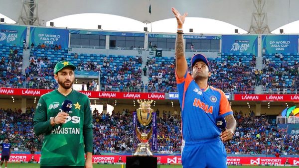Asia Cup Final Toss Drama: Ravi Shastri Steps Aside, Waqar Younis Talks To Pakistan Captain