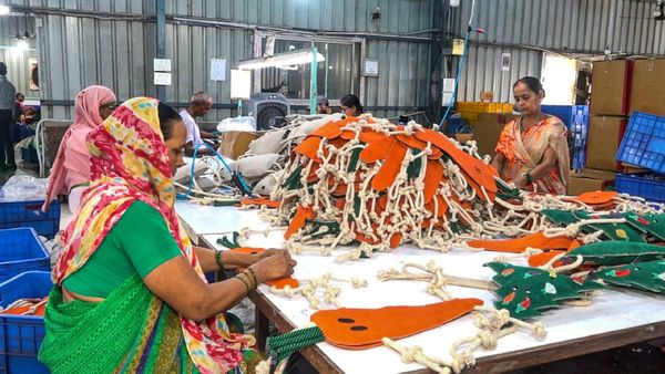 Maharashtra Cabinet Approves Factories Act Amendments: Daily Work Hours Extended To 12, Weekly Limit Raised