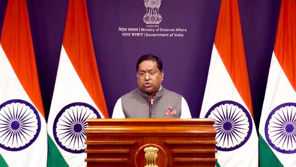 MEA Confirms Talks With US On H-1B Visa Rule Changes Impacting Indian Professionals