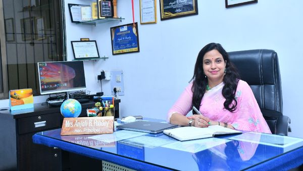 Dr. Anjali Pandey Honoured with Acharya Kalpavriksha Samman For Excellence in Education