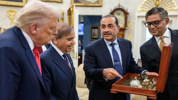 Pak Army Chief Asim Munir Trolled For Showcasing ‘Rare Earth Minerals’ To Trump