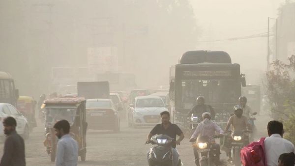 Delhi Air Quality Worsens Ahead of Diwali, Several Areas Reach “Severe” Levels