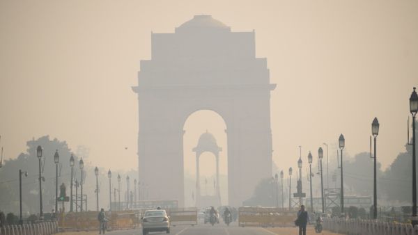 Delhi-NCR Chokes: 3 in 4 Households Hit by Viral Illness Amid Toxic Air Crisis