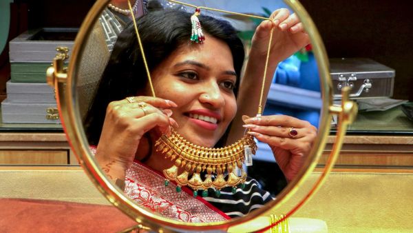 Dhanteras 2025: Date, Best Pooja Time, Step-by-Step Vidhi And What Items to Buy