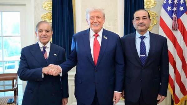 Donald Trump Praises Pakistan Leadership, Hints at Mediating Pakistan-Afghanistan Conflict