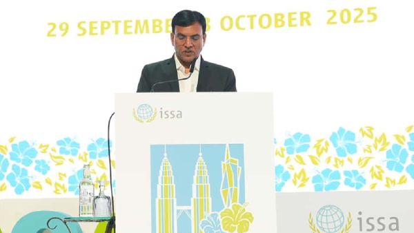 Union Labour Minister Dr. Mansukh Mandaviya Receives Award at ISSA World Social Security Forum in Malaysia