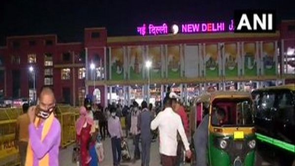 Festive Rush: Delhi-NCR Railways Suspend Platform Tickets From Oct 15–27