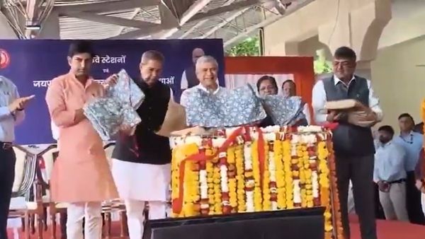 Union Railway Minister Launches Pilot Project Providing Blanket Covers To AC Class Passengers