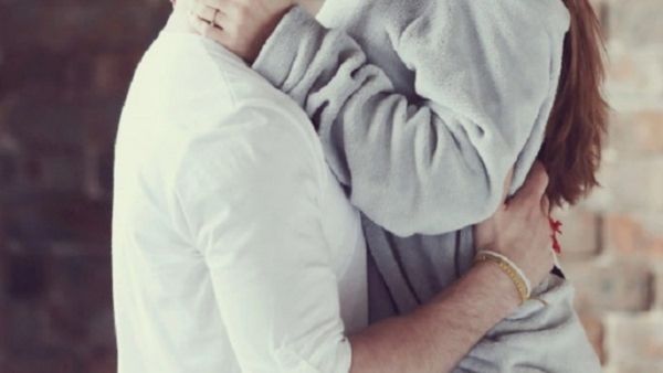 US Couple Caught on CCTV Having Sex Moments Before Robbing Restaurant