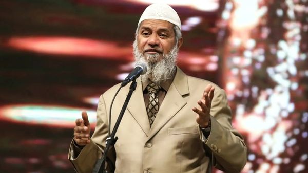 Zakir Naik Blames Women’s Clothing for Rape as His Misogynistic Video Goes Viral