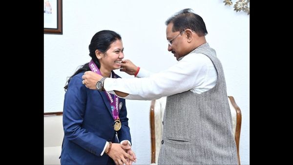 Chhattisgarh News: World Cup-Winning Indian Women’s Cricket Team Physio Akanksha Satyavanshi Meets Chief Minister Vishnu Deo Sai