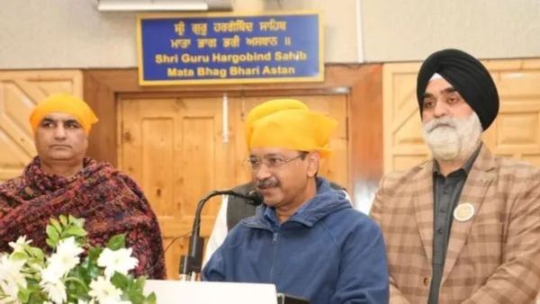 Kejriwal & Bhagwant Mann Attend Kirtan in Srinagar, Honour Guru Tegh Bahadur’s 350th Martyrdom Year