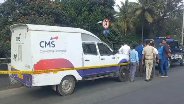 Watch: CCTV Video Emerges in Bengaluru Cash Van Heist as Police Hunt Hiding Thieves