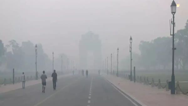 Delhi Chokes as Air Quality Dips to ‘Severe’ Levels; AQI Touches 391