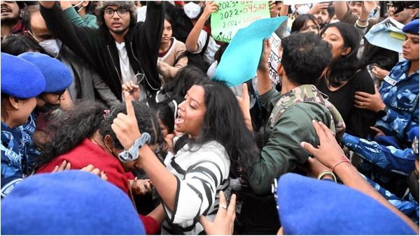 Protesters Detained at India Gate Over Delhi’s Air Quality Crisis, Opposition Slams Govt