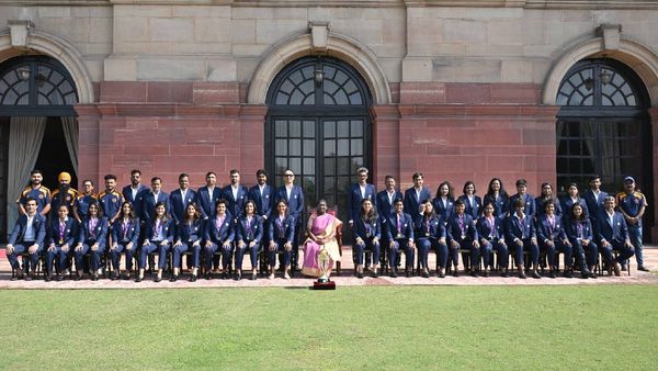 World Cup Winning Indian Women's Cricket Team Meets President Droupadi Murmu