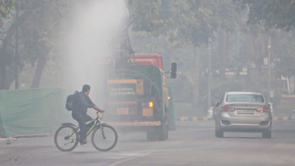 Delhi AQI Hits 400, Enters ‘Severe’ Category As Toxic Haze Chokes National Capital