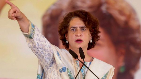 Priyanka Gandhi Vadra Blasts Modi, Delhi CM Over Toxic Air, Calls for United Action