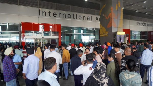 Delhi Airport Chaos: Over 400 Flights Delayed After Major ATC System Failure