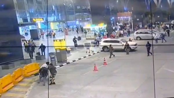 Knife-Wielding Man Attacks Taxi Drivers at Bengaluru Airport, CISF Foils Assault