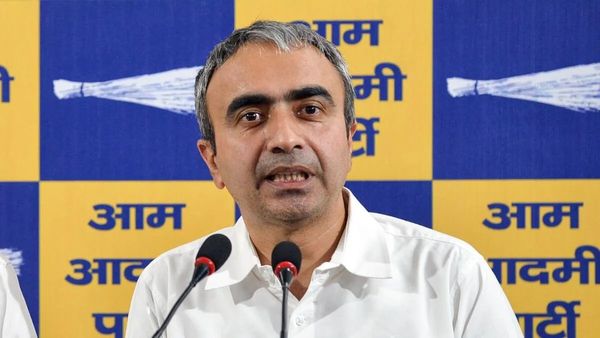 Toxic Air, Toxic Politics: LG Saxena’s Letter Fuels New Clash with Kejriwal, AAP Calls Govt ‘Fully Failed’