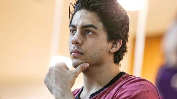 Aryan Khan Bengaluru Pub Video: Police Examine Viral Clip Showing Alleged Obscene Gesture