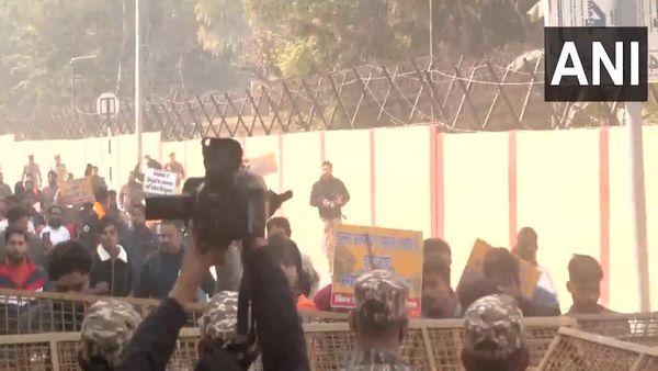 VHP Workers Protest Near Bangladesh High Commission Over Hindu Youth's Death