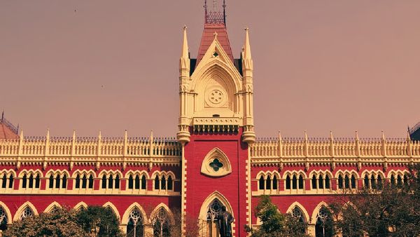 Calcutta High Court Restores Jobs of 32,000 Primary Teachers, Sets Aside Cancellation Order