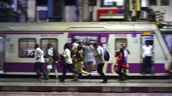 Mumbai Local Trains, Metro-3 and BEST to Run All Night on December 31 for New Year Celebrations