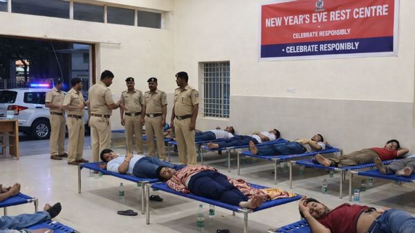Too Drunk to Go Home? Karnataka Police Will Hold You at Rest Centres This New Year’s Eve