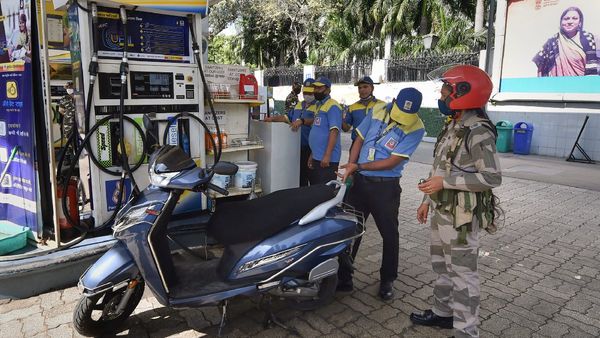 No PUC, No Fuel: Delhi Govt Announces Strict Measures Amid Air Pollution Crisis