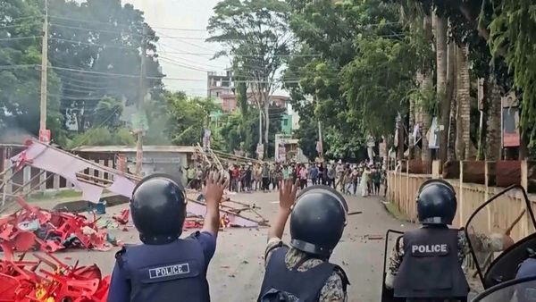 Bangladesh on Edge After Osman Hadi’s Burial; Supporters Give Yunus Govt 24-Hour Ultimatum