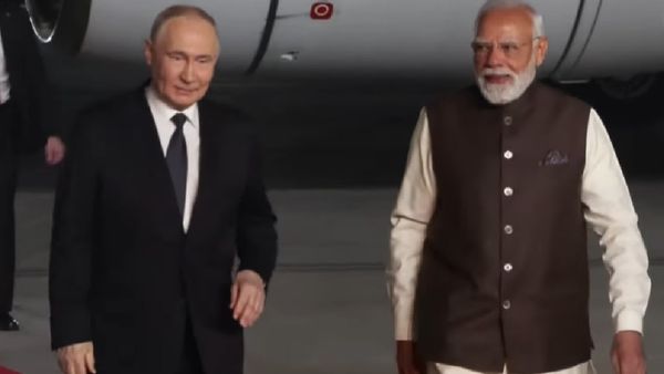 Russian President Vladimir Putin Lands in Delhi, PM Narendra Modi Greets Him at Palam Airport