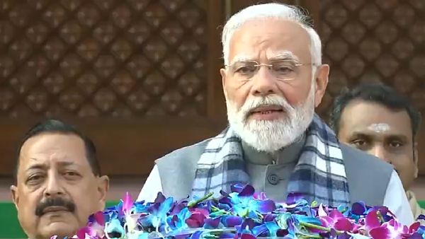 PM Modi Asks Opposition to “Give Tips, Not Drama” as Parliament Winter Session Begins