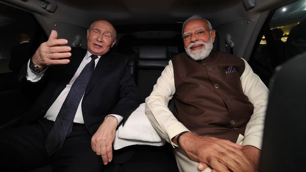 Watch: Vladimir Putin Boards Carpool with PM Modi at Delhi Airport After Arrival