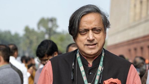 No Clue! Shashi Tharoor Denies Receiving Veer Savarkar Award